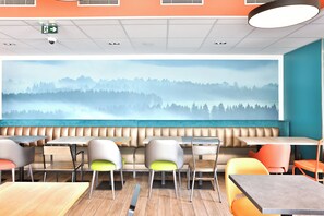 Daily buffet breakfast for a fee - Kyriad Pontarlier (Pontarlier)