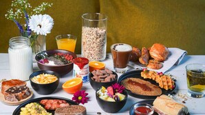 Sarapan prasmanan setiap hari dengan biaya tambahan