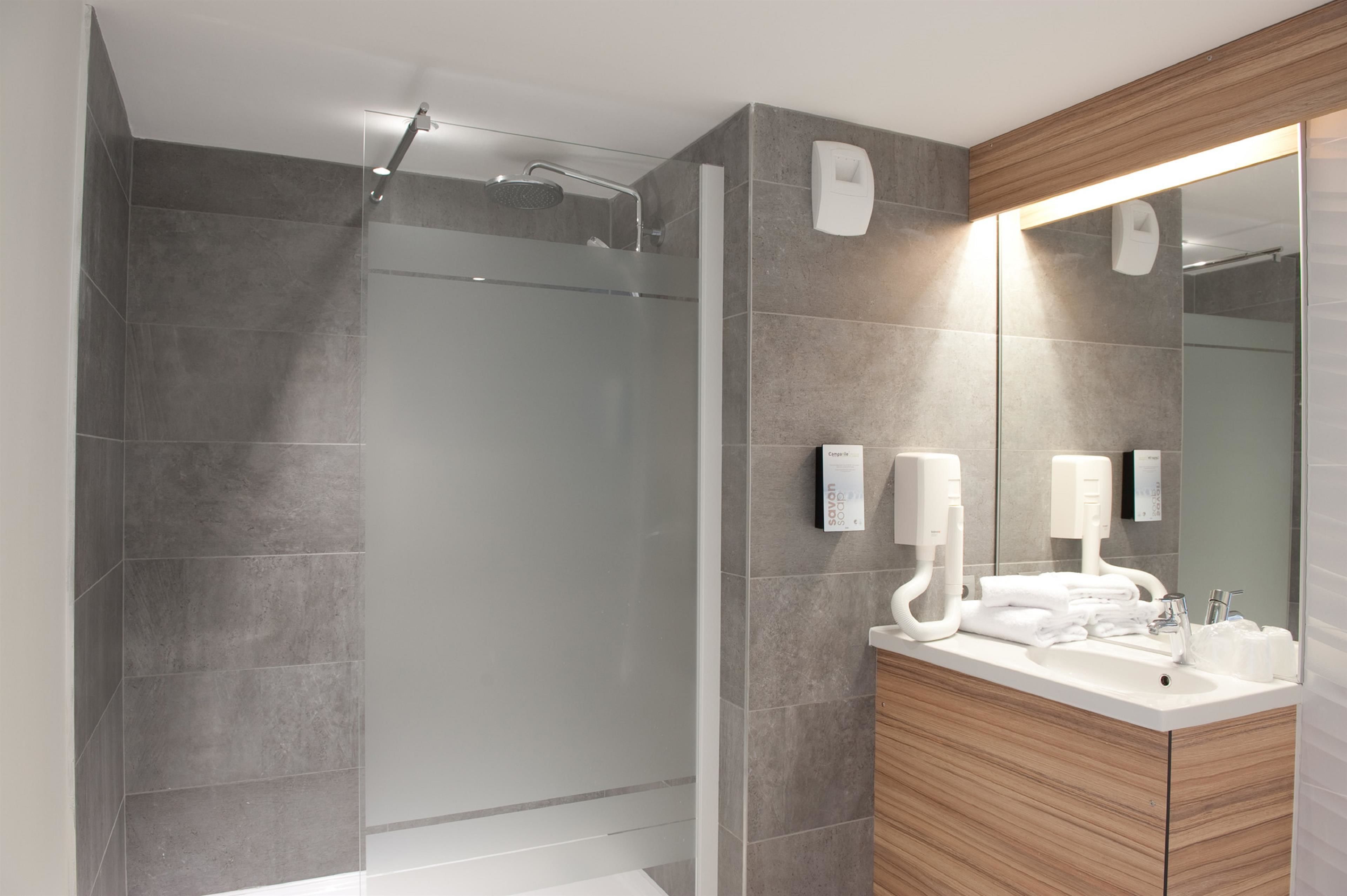 Rolstoeltoegankelijke badkamer