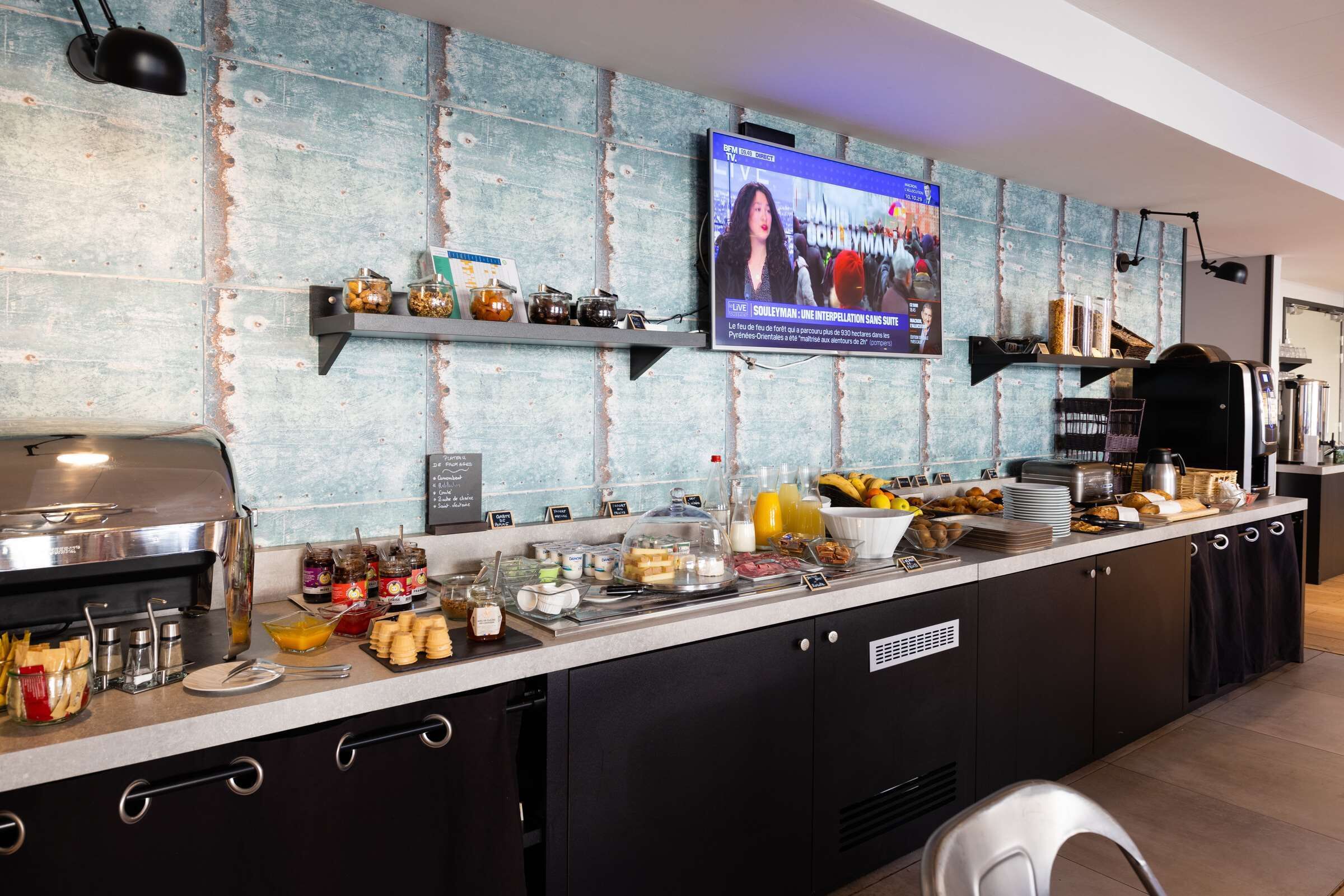 daily buffet breakfast (eur 14.90 per person)