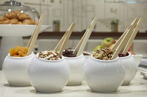 Petit déjeuner continental (15.95 USD par personne)