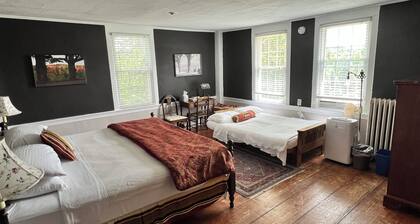 Colonel Williams Inn