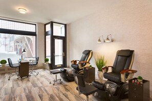 Sports facility - Hotel Saranac Curio Collection By Hilton (Saranac Lake)