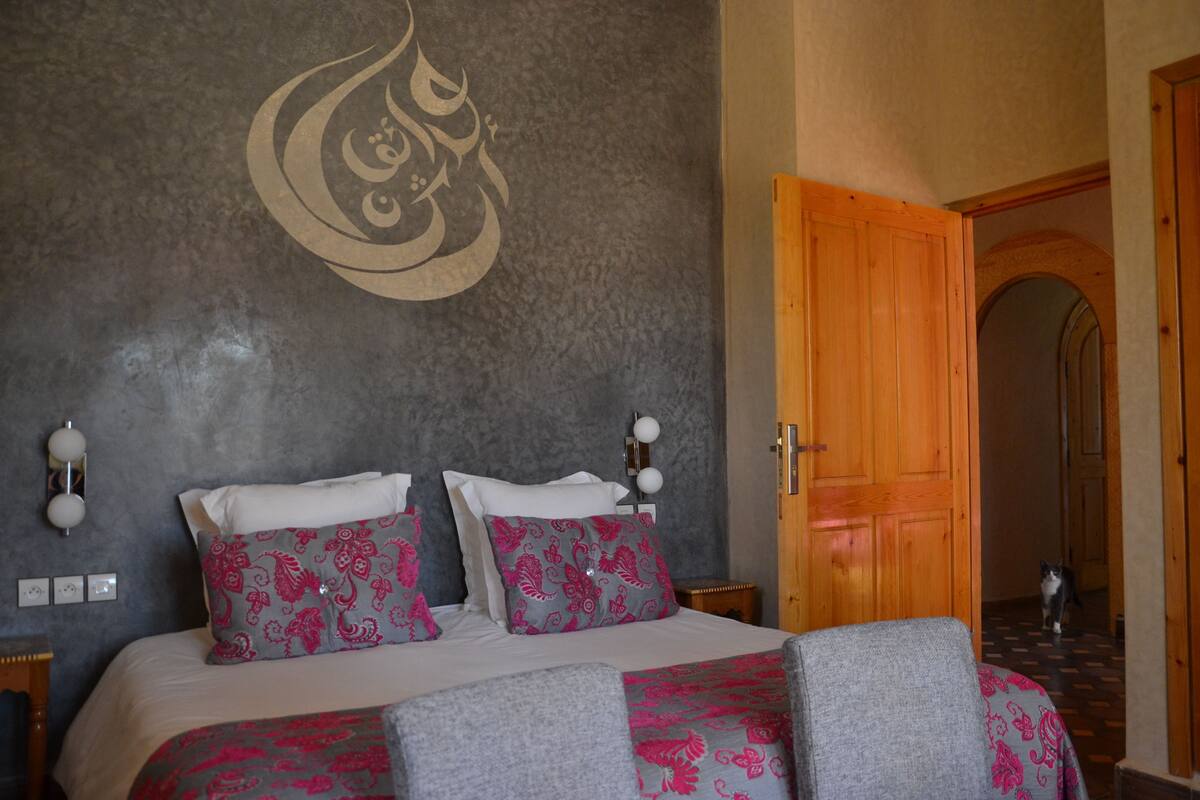 Superior Villa, Multiple Bedrooms, Non Smoking | Peralatan tempat tidur premium, meja, langsir/tirai gelap terus 