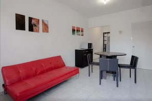 40-Zoll-LED-Fernseher mit Satellitenempfang, Fernseher