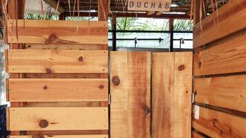 Douche, serviettes fournies