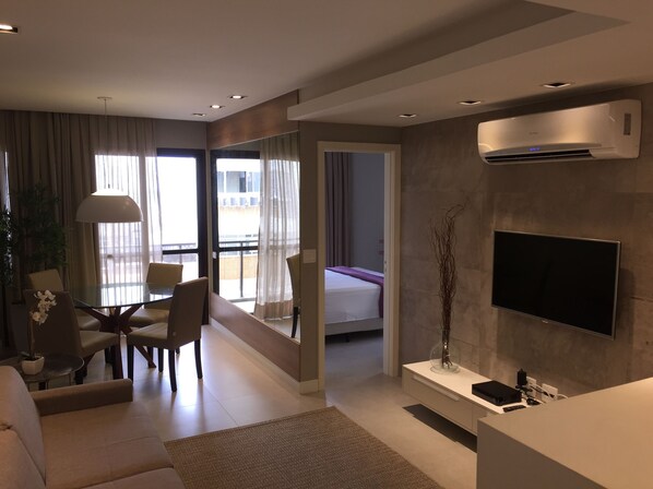 Apartamento, 2 quartos (505) | 1 quarto, roupas de cama premium, cofres nos quartos, escrivaninha