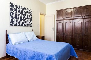 Comfort Triple Room, 1 Bedroom, Refrigerator, City View | 1 bedroom, iron/ironing board, free WiFi - Apartamento Nossa Senhora de Copacabana (Rio de Janeiro)