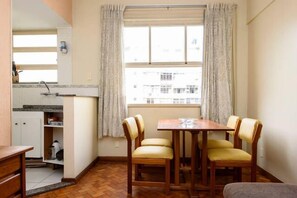 Comfort Triple Room, 1 Bedroom, Refrigerator, City View | Living room | Flat-screen TV - Apartamento Nossa Senhora de Copacabana (Rio de Janeiro)