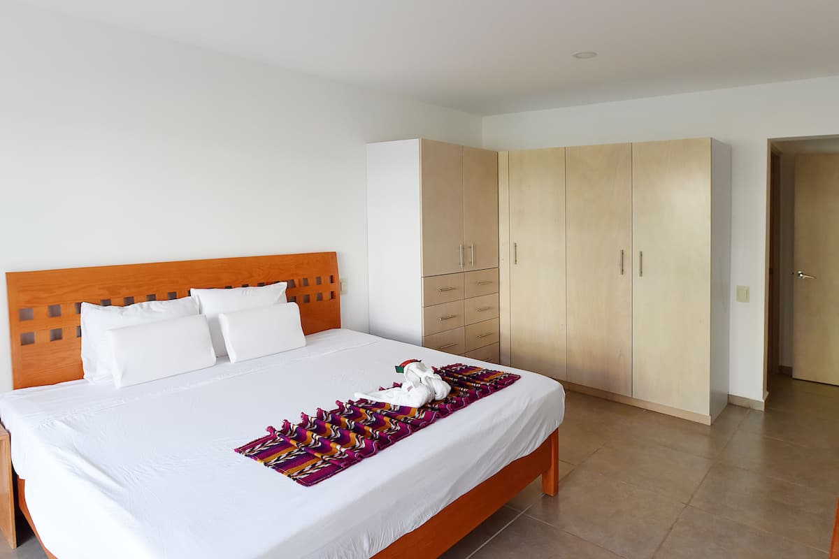 Comfort Condo | 2 bedrooms, blackout drapes, WiFi (free), individually decorated