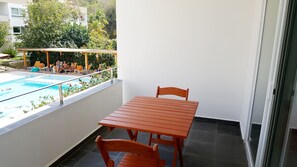 Elite Condo, 2 Bedrooms, Balcony | Balcony view