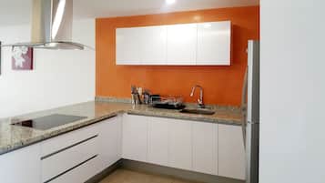 Cookware/dishes/utensils