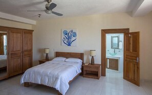 Căn hộ Deluxe, quang cảnh thành phố | 1 phòng ngủ, bộ đồ giường cao cấp, két bảo mật tại phòng, bàn 