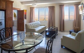 Deluxe Apartment, City View | In-room dining - Residences Talou (Petionville)