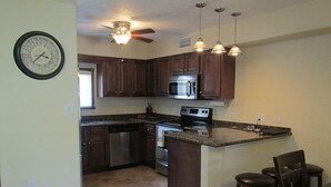 Condo luxueux, 2 chambres, au bord de l’océan | Cuisine privée