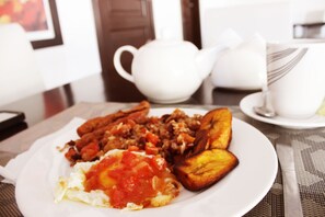 Termasuk sarapan penuh setiap hari 