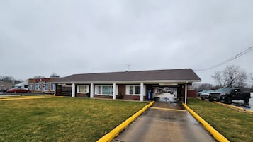 Vista frontal de la propiedad