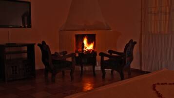 Junior Suite, Jetted Tub | Desk, iron/ironing board, rollaway beds, free WiFi