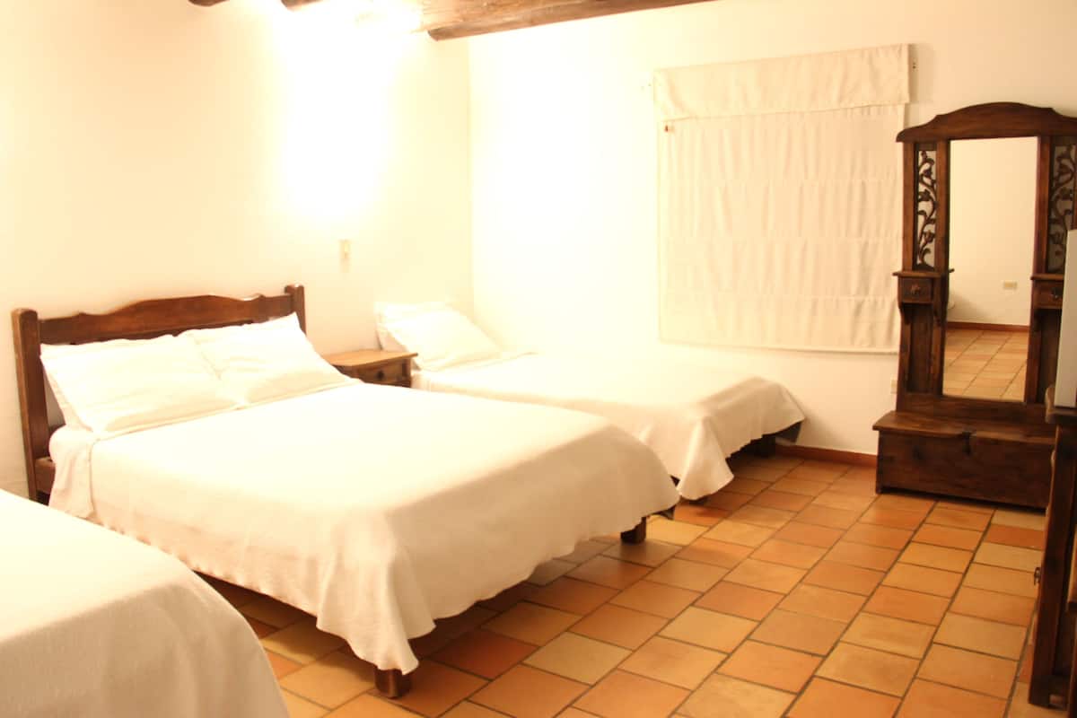 Standard Room, Private Bathroom | Desk, iron/ironing board (on request), rollaway beds (surcharge)