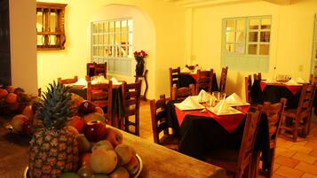 Breakfast, lunch, dinner served; Regional cuisine