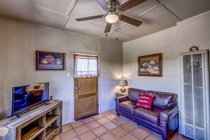 Room, 1 Queen Bed with Sofa bed