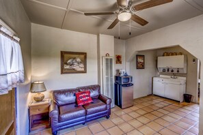 Quarto, 1 cama Queen e sofá-cama | 1 quarto, cortinas blackout, ferros/tábuas de passar roupa