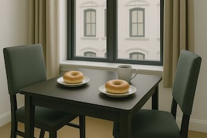 Basic Studio | Private kitchen | Fridge, microwave, oven, stovetop