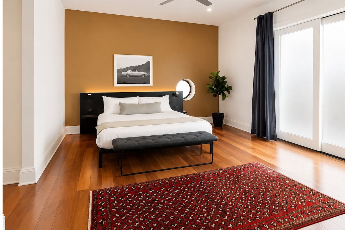 Penthouse, 2 habitaciones | Espacio para trabajar con laptop y tabla de planchar con plancha