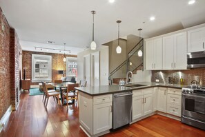 Superior Apartment, 2 Bedrooms | Private kitchen