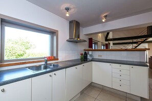 Fridge, microwave, dishwasher, coffee/tea maker