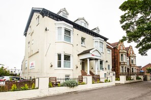 Front of property - OYO Charnwood Hotel (Skegness)