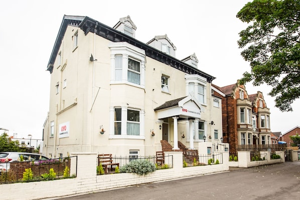Front of property - OYO Charnwood Hotel (Skegness)