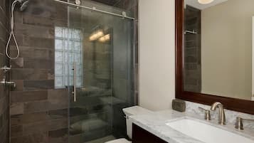 House, 3 Bedrooms | Bathroom amenities