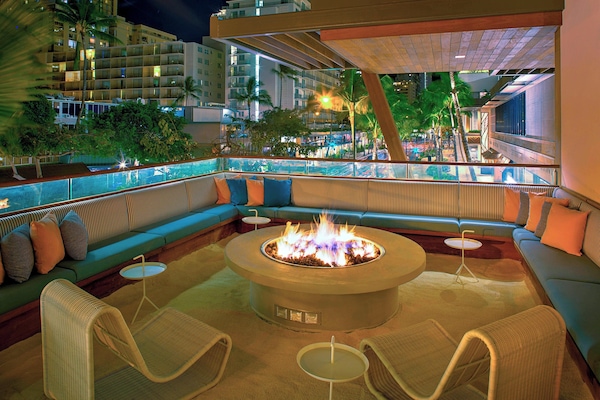 Breakfast, lunch, dinner served; Fusion cuisine, alfresco dining