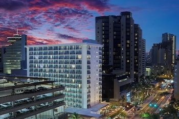 Hotel Exterior at The Laylow Waikiki, Autograph Collection
