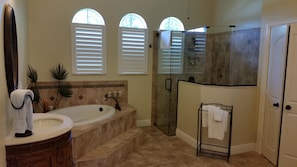 House, 3 Bedrooms | Bathroom | Shower, towels