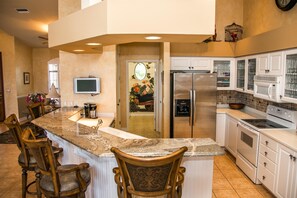 Casa, 3 habitaciones | Cocina privada | Refrigerador, microondas y cafetera y tetera