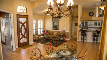 House, 3 Bedrooms | Dining