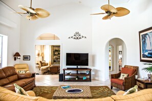 House, 3 Bedrooms | Living area | DVD player