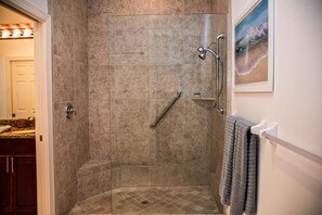 House, 3 Bedrooms | Vichy shower