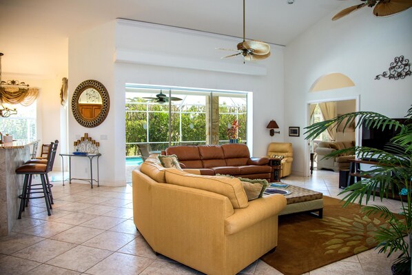 House, 3 Bedrooms | Living room | DVD player - 1372 Leland Way (Marco Island)