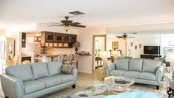 House, 3 Bedrooms | Living room