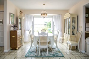 House, 3 Bedrooms | Private kitchen