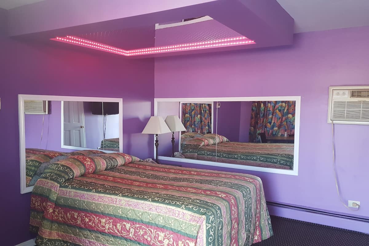 Standard Room, 1 Queen Bed, Smoking | Free WiFi, bed sheets