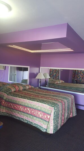 Free WiFi, bed sheets - Sharn's Motel (Worth)