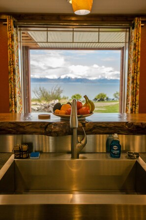 Hus, 3 soverom, spabadekar, havutsikt (Lupine) | Eget kjøkken | Kjøleskap, mikrobølgeovn, ovn og kokeplater