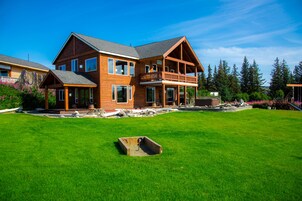 House, 3 Bedrooms, Hot Tub & Sauna, Ocean View (Lupine) | Pillowtop beds, individually decorated, individually furnished