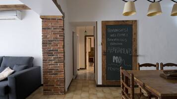Apartamento, 2 habitaciones (6 people) | Servicio de comidas en la habitación