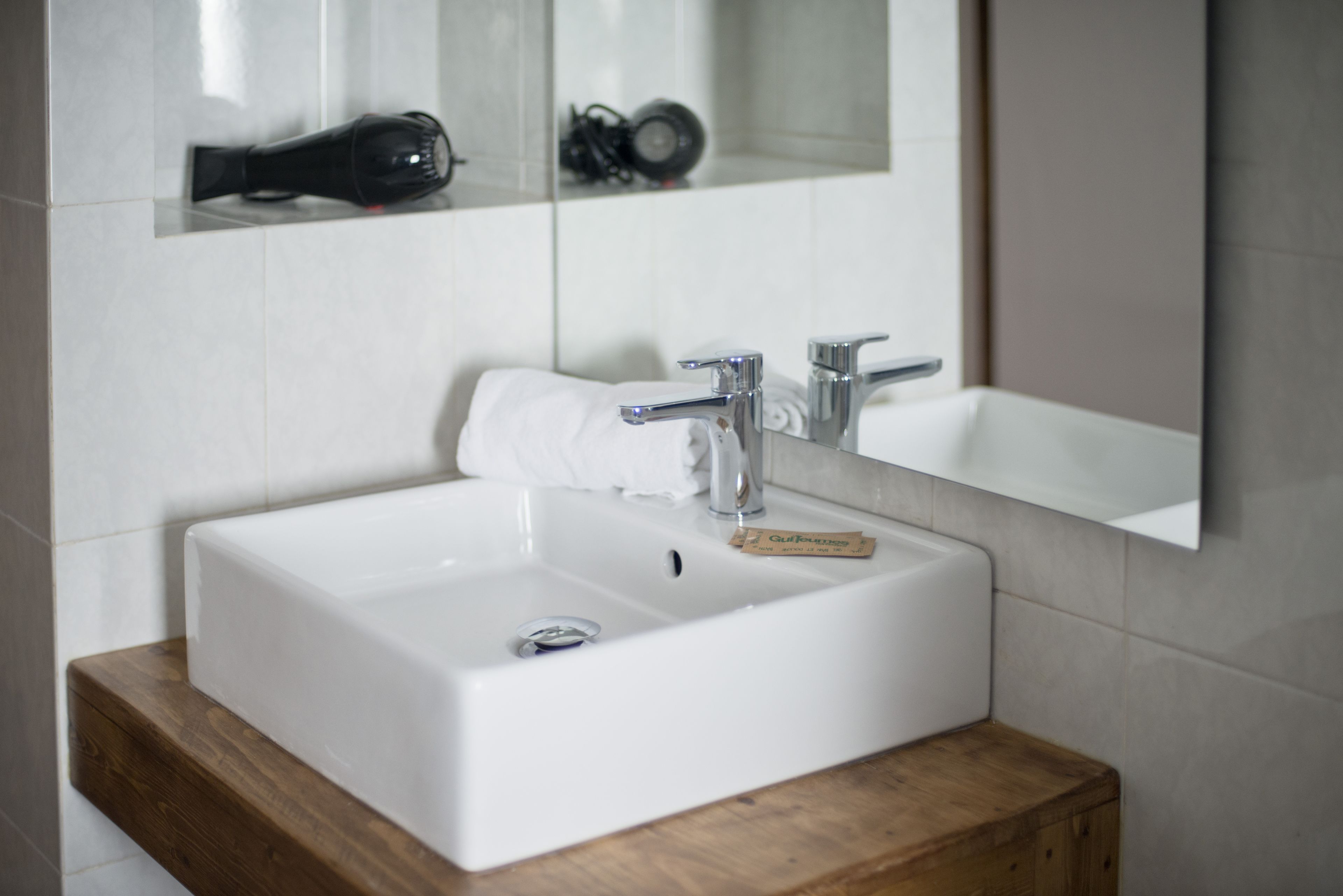 apartment, 2 bedrooms (6 people) | bathroom sink