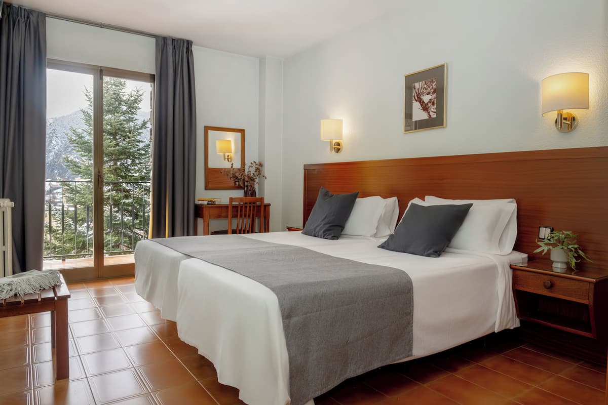 Double Room, Mountain View | Cribs/infant beds, free WiFi, bed sheets